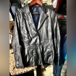 Vintage Black Genuine Leather Ladies Size Medium Blazer/Jacket - Very Slimming!!